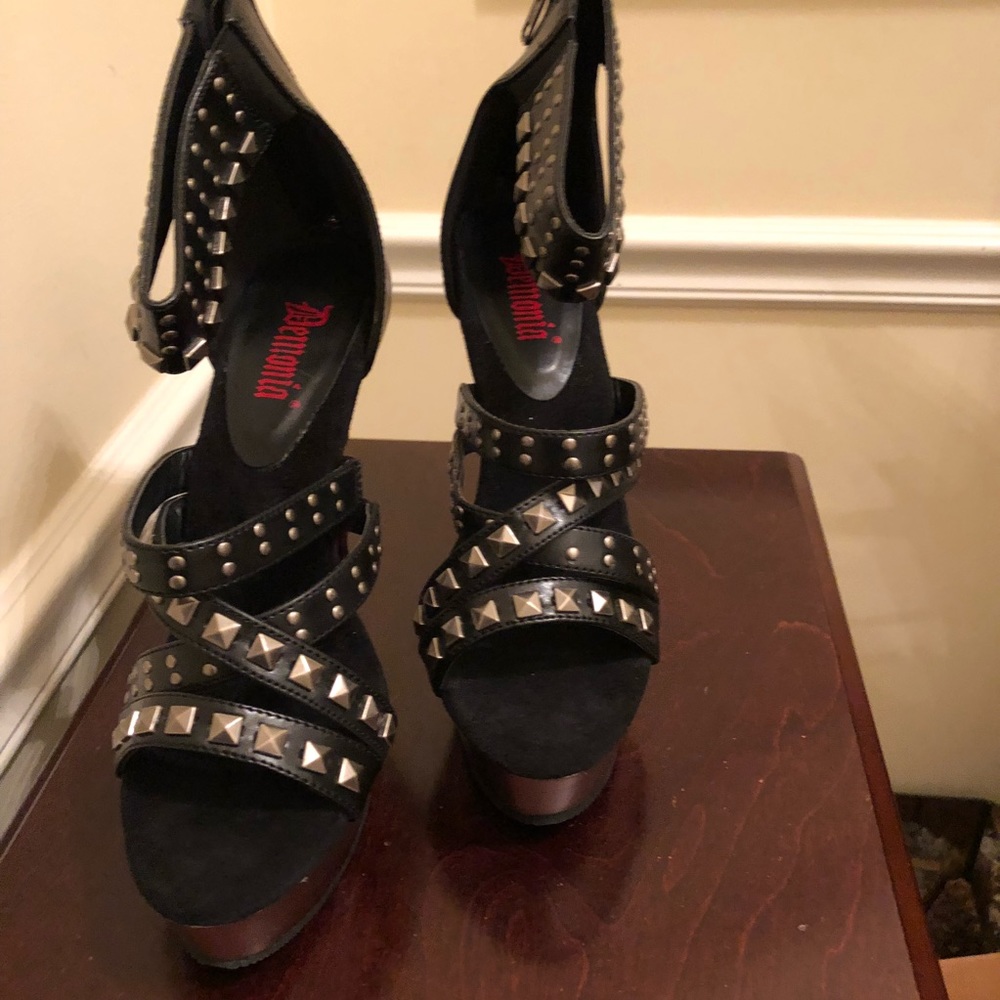 Demonia Shoes: Muerto